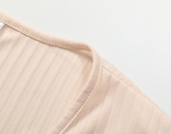 Top de manga larga con cuello en V A&P. - Imagen 7