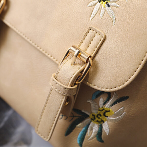 Embroidered Folk Style Fashion Leather Backpack Wholesale Flower Color Embroidery - Imagen 3