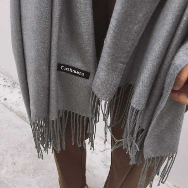 Autumn and winter fringed cashmere scarf - Imagen 5