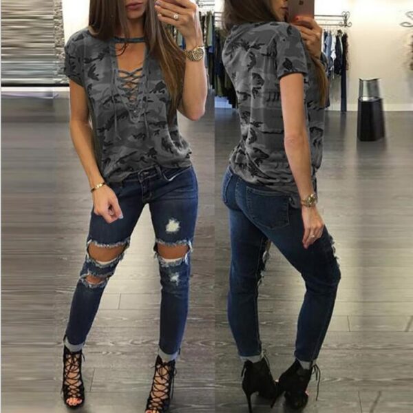 Camiseta de camuflaje con cuello en V A&P. - Imagen 2